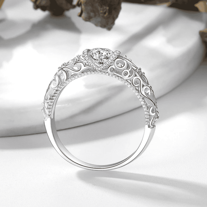 Anello Elegante in Argento con Zirconia