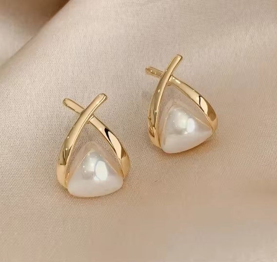 Orecchini Vintage a Croce Triangolare con Perle