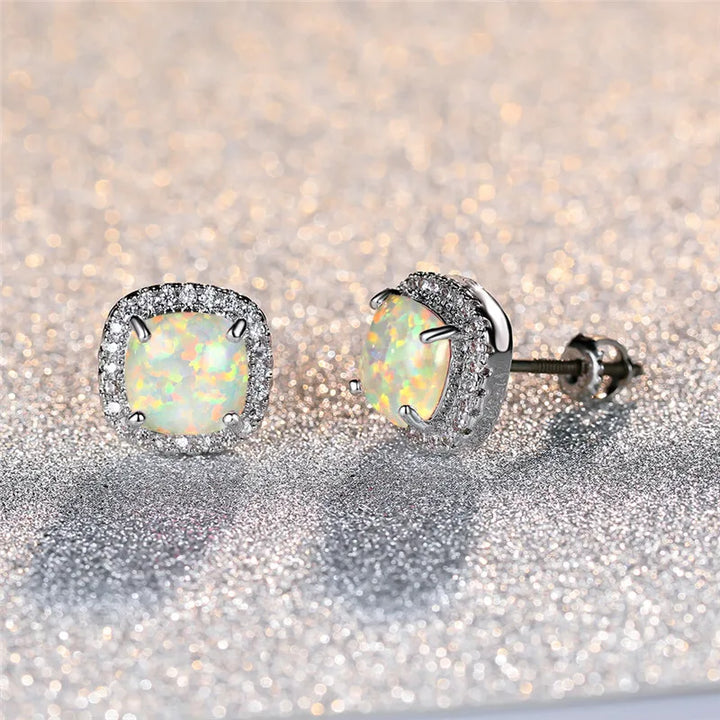 Orecchini Eleganti color argento con Opale Bianco Rotondo