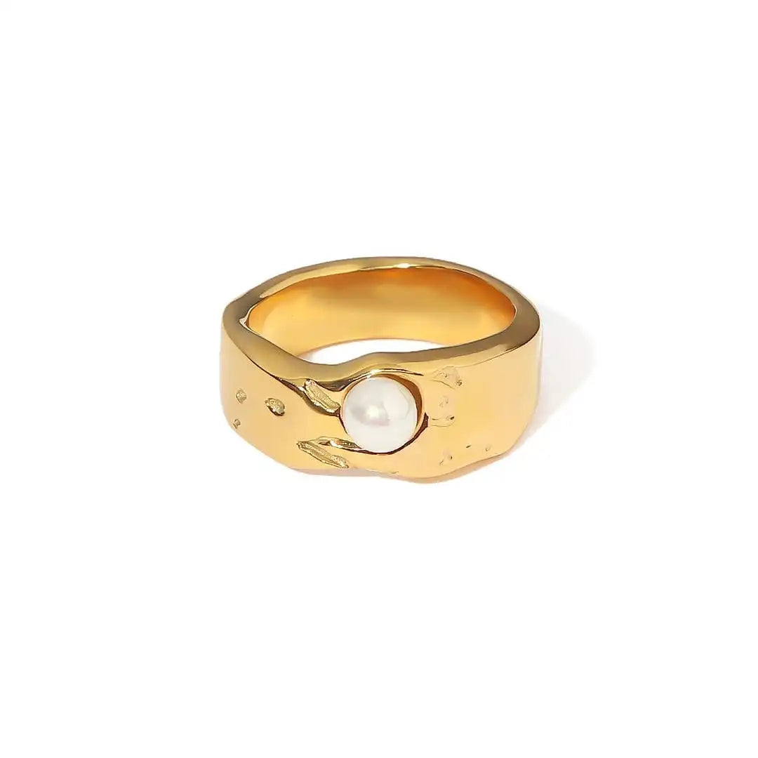 Anello Vintage color oro con Perla