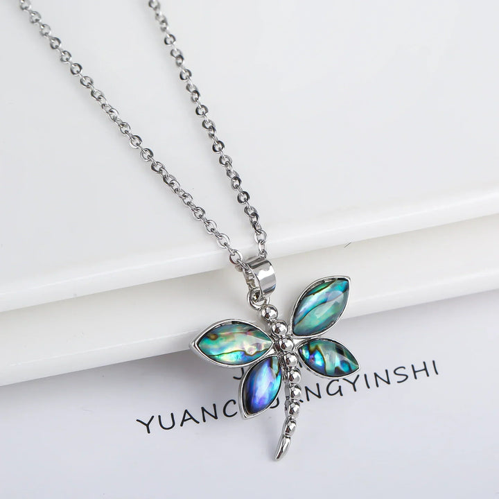 Collana con Pendente a Farfalla in Conchiglia Naturale