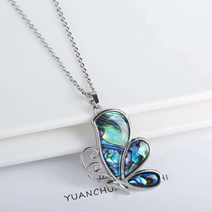 Collana con Pendente a Farfalla in Conchiglia Naturale