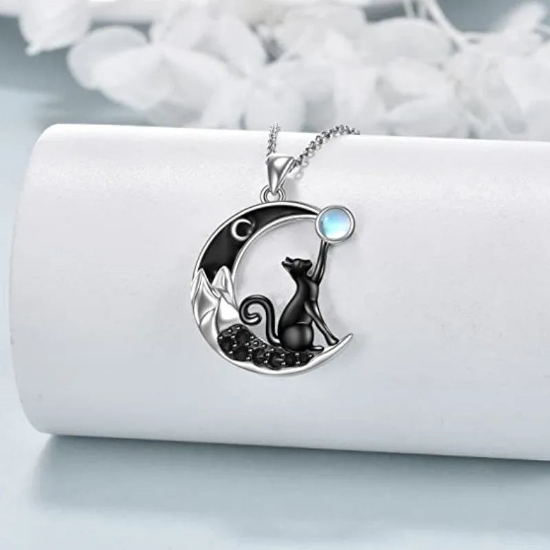 Collana con Pendente in Cristallo a Forma di Gatto Nero e Luna