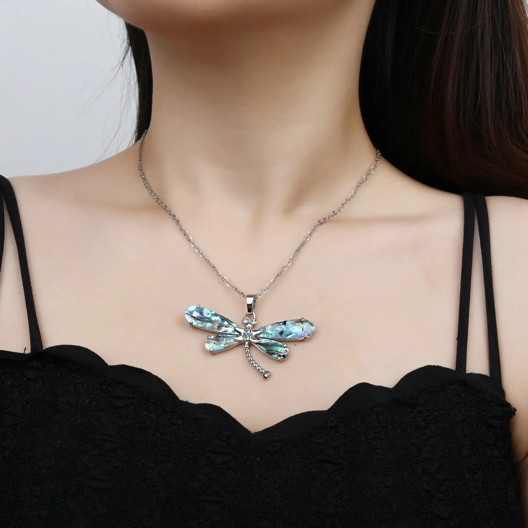 Collana con Pendente a Farfalla in Conchiglia Naturale