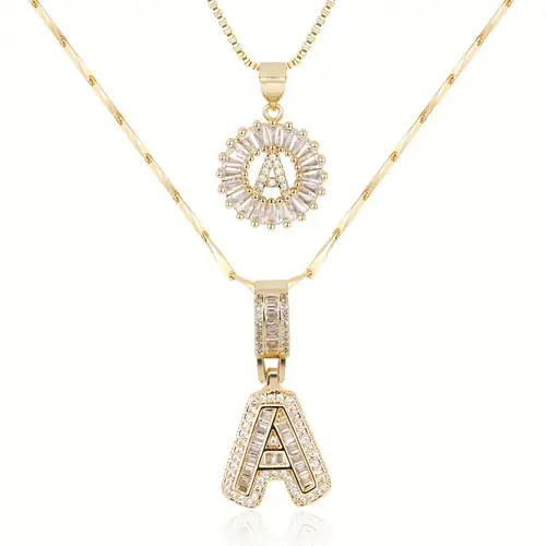 Collana con iniziale in lettere pavé | Oro