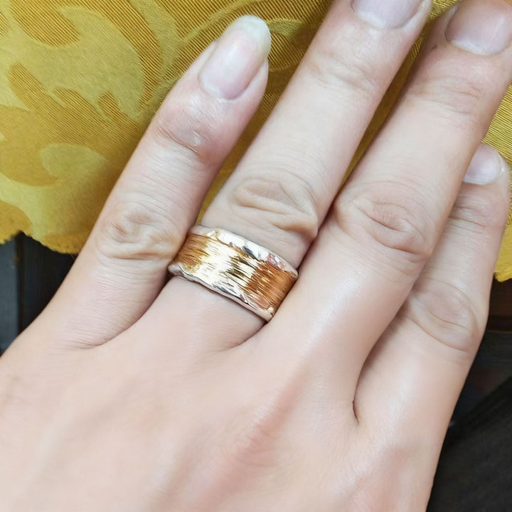 Anello in Argento e Oro Stile Martellato
