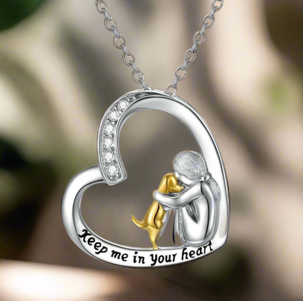 Collana color argento – Design a Cuore e Cane con Zirconia