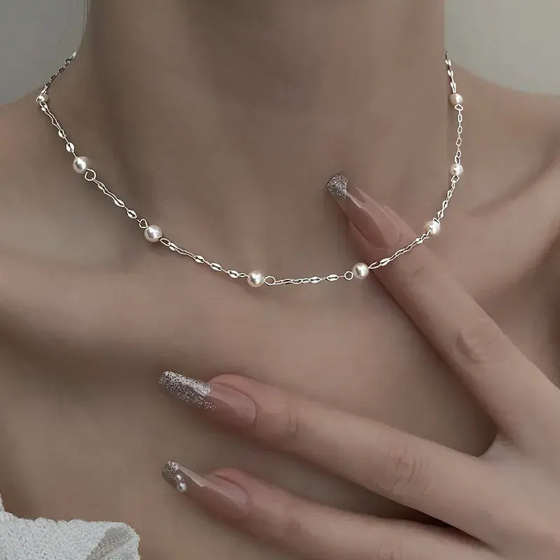 Collana elegante con perle luminose