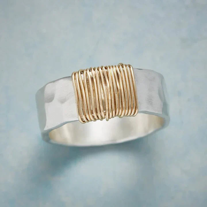 Anello color argento Vintage con Fili Dorati
