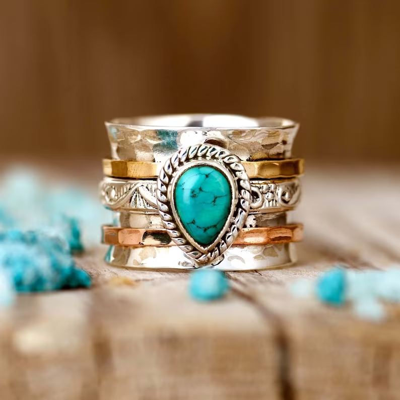 Anello Antico color oro e color argento con Incastonatura di Turchese