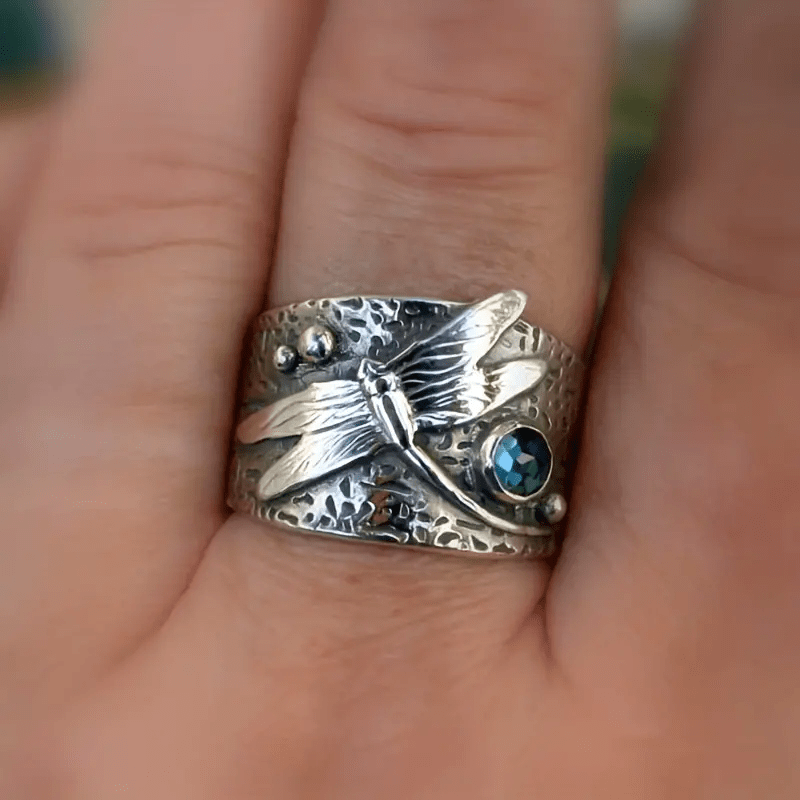 Anello color argento con Libellula in Cristallo Blu Vintage