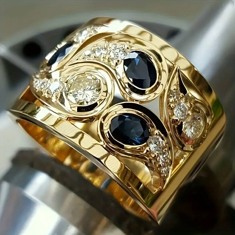 Anello Vintage Incastonato in Zirconia Dorata