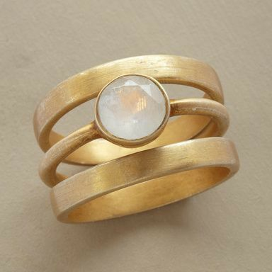 Anello Vintage color oro con Pietra di Luna Intarsiata