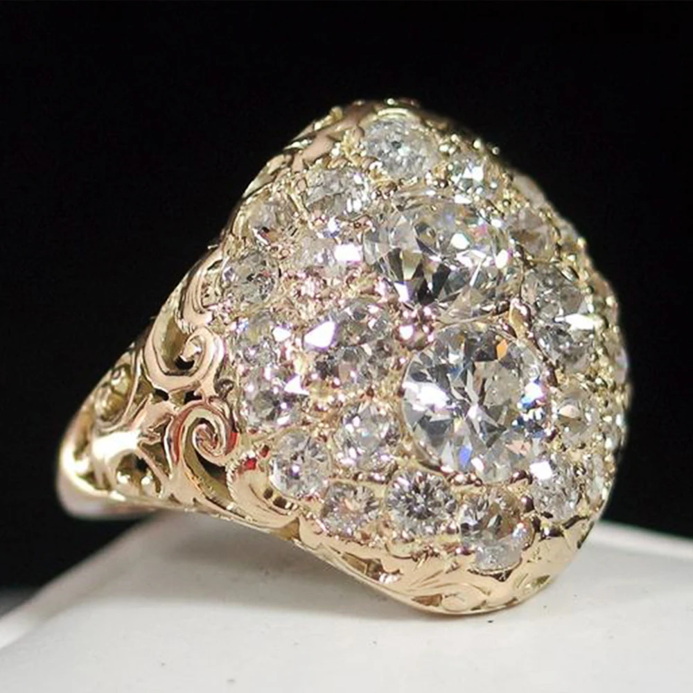 Anello vintage color oro con diamanti rotondi
