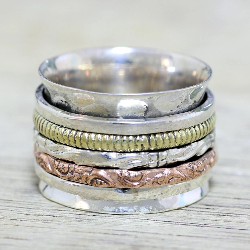 Anello vintage color oro e color argento con rosa