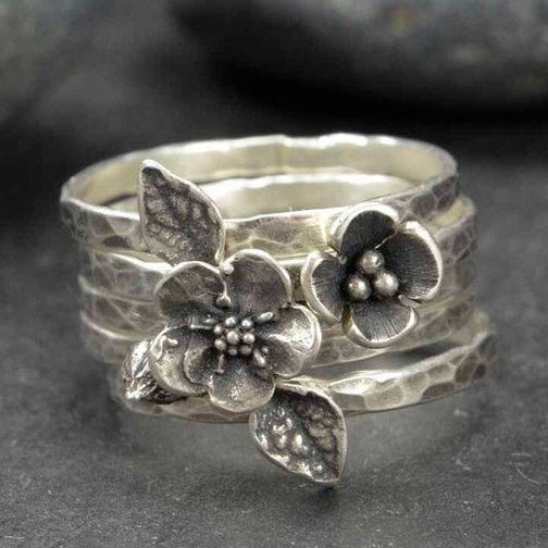 Anello color argento con Fiore Vintage