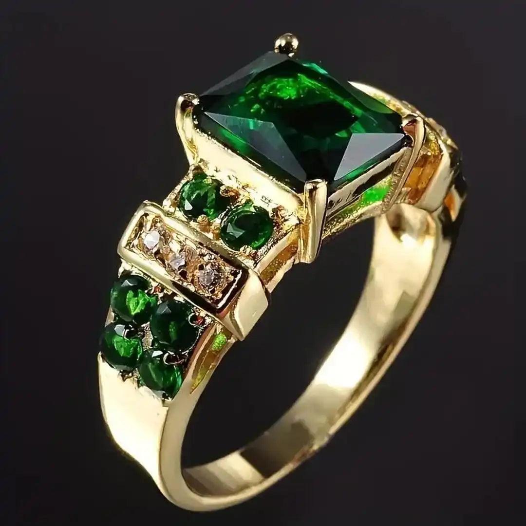 Anello di Pietra Verde Squisito senza Tempo