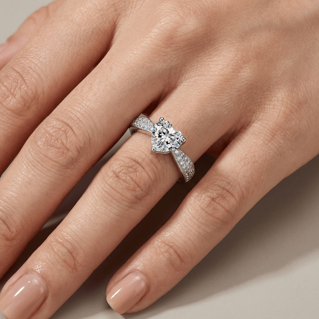 ANELLO PAVÉ color argento CON ZIRCONIA A CUORE