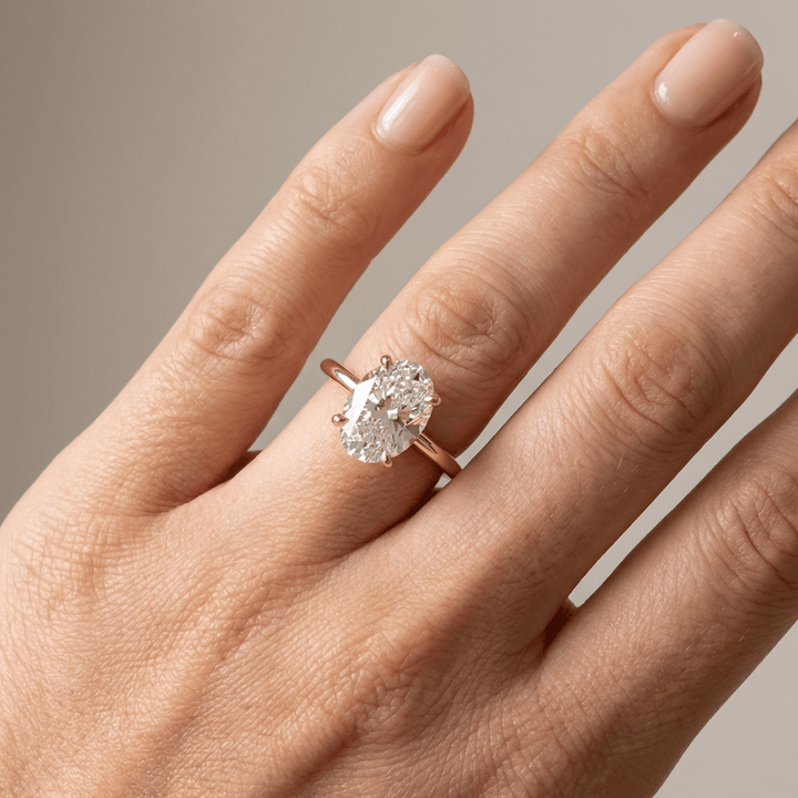 ANELLO SOLITARIO CON Zirconia OVALE D'ORO