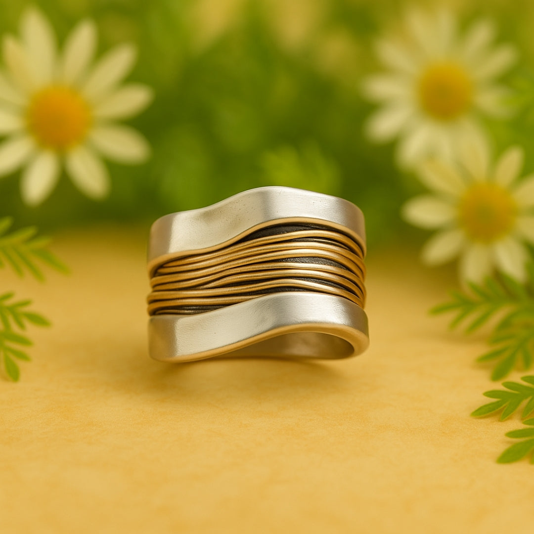 Anello con Fili color oro e color argento