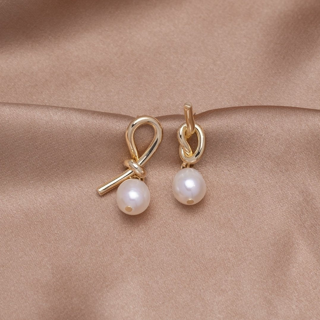 Orecchini color oro Intrecciato e Perle di Acqua Dolce