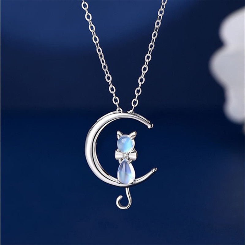 Collana a Mezzaluna in Pietra di Luna e Gatto