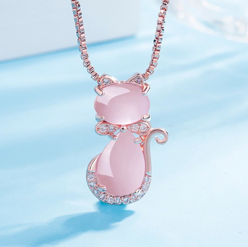 Collana con gatto adorabile in pietra rosa con zirconia